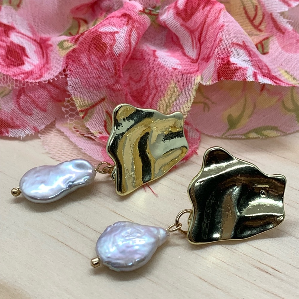 Gold Natural Sea Pearl Earrings
